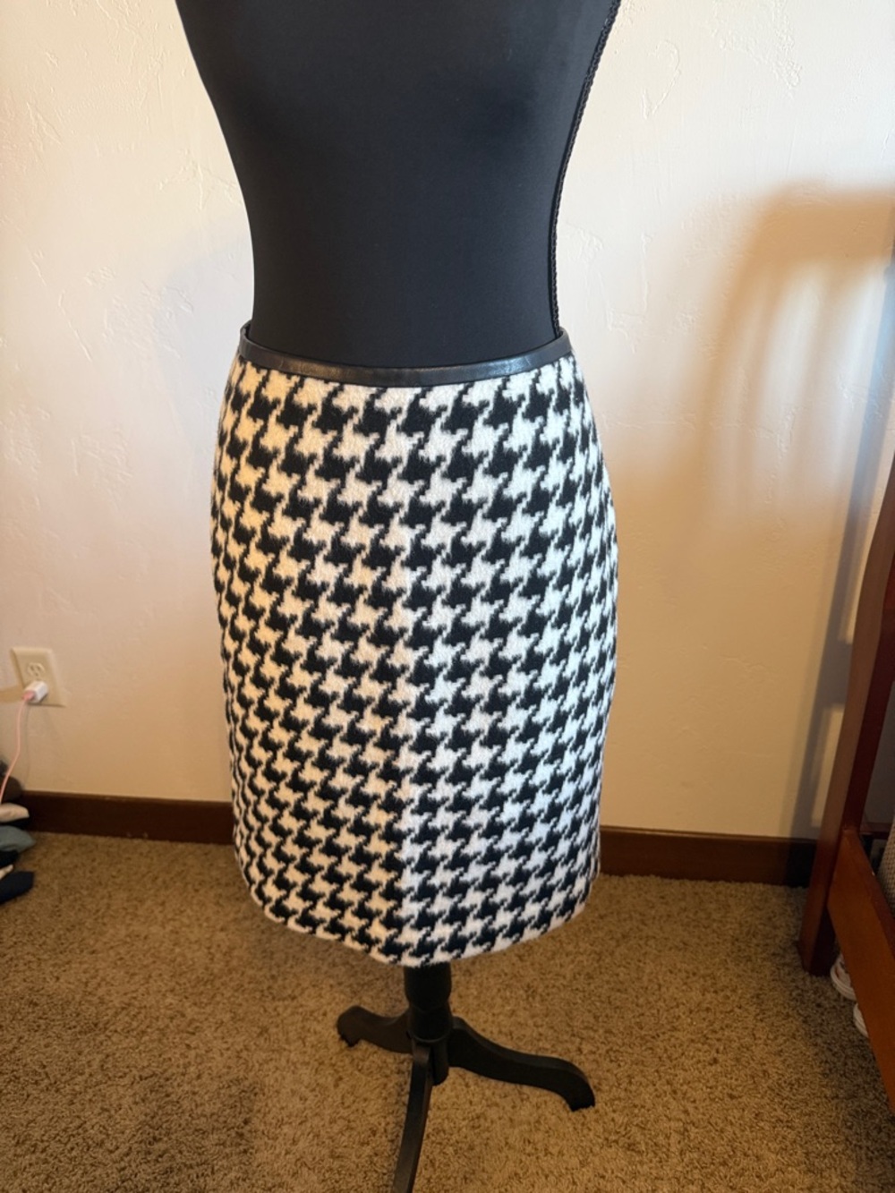 Talbots Black and White Houndstooth Pencil Skirt with Faux Leather Waistband
